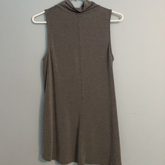 Athleta small Grey Sleeveless Tencell top - Picture 4 of 5